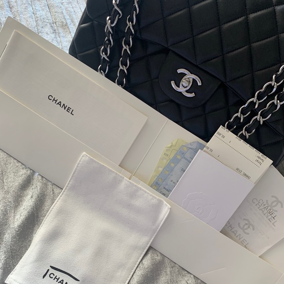 (Showroom) CHANEL CLASSIC FLAP - Picture 3 of 4